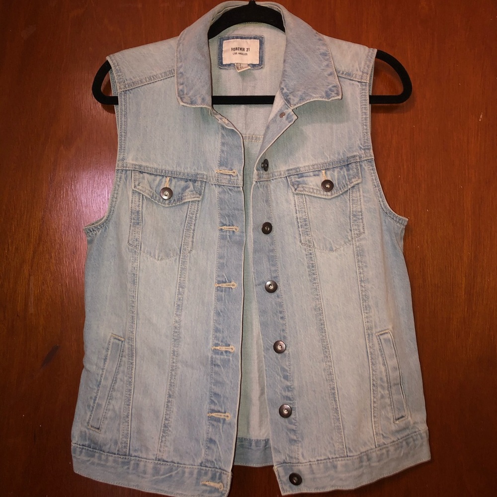 🌸 2 for $25 🌸 Forever 21 Light-Wash Denim Vest